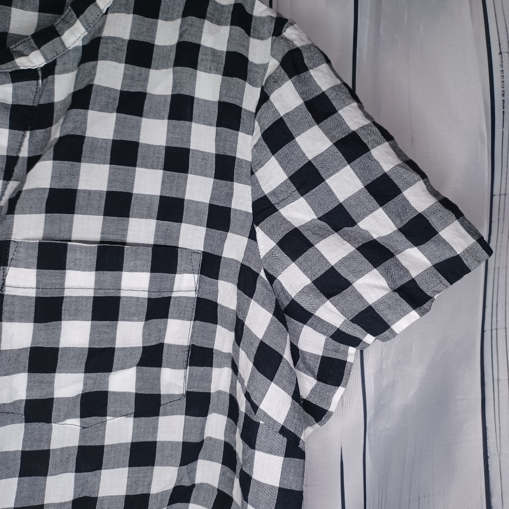 J.Crew Factory black and white plaid button-down v-neck tie front Cropped top - Picture 4 of 11